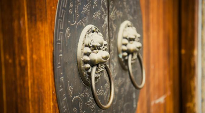The Door Knockers – A Deep Dive into Italian Cartomancy